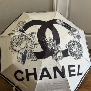 GWP CHANEL Black & White Floral Logo Umbrella